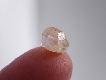 Topaz surový krystal 3,6ct Německo, přírodní topaz